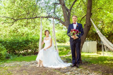 çekici karısı oturan salıncak koca yaz Bahçe 