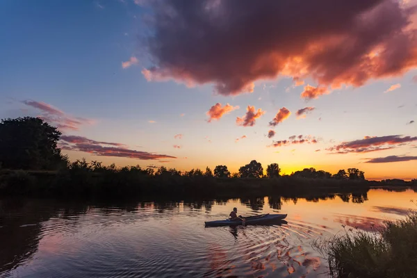 Sporty Man Kayaking River Surrounded Forest Sunset — Stock Photo, Image