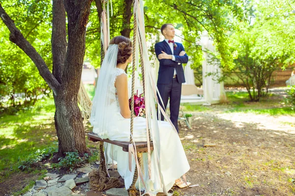 Attractive Wife Sitting Swing Looking Husband Summer Garden — Stock Photo, Image