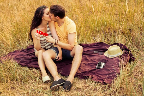 Couple Love Kissing While Sitting Blanket Floral Field Warm Sunny — Stock Photo, Image