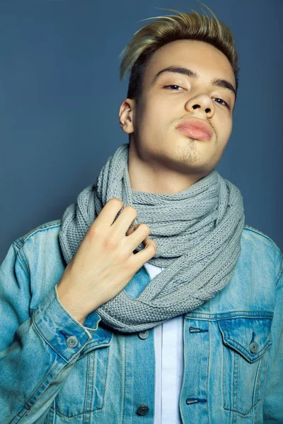 Portret Van Multiraciale Knappe Man Dragen Jeans Jasje Wit Overhemd — Stockfoto