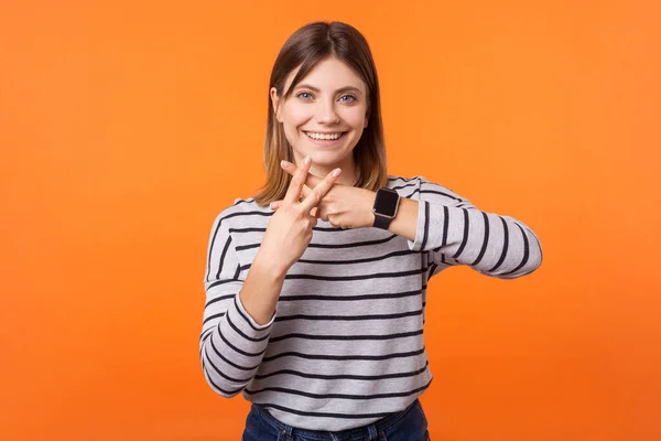 Hashtag, Portrait of positive young woman with brown hair in lon — Stock Photo, Image