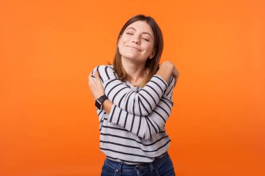 Kendimi seviyorum! Nazik ve güzel bir kadının portresi.
