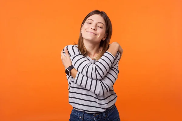 Ik hou van mezelf. Portret van zachte mooie vrouw met br — Stockfoto