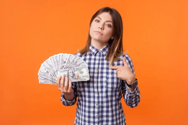 Ritratto Donna Bruna Orgogliosa Successo Che Indossa Una Camicia Scacchi — Foto Stock