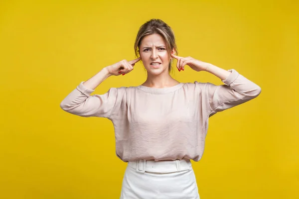Seni Bir Daha Dinlemek Istemiyorum Açık Renk Bluzlu Ayakta Duran — Stok fotoğraf