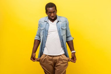 Para yok. Hayal kırıklığına uğramış zavallı adamın portresi boş görünüyor.