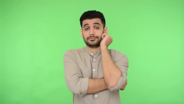 Homem Morena Sonolento Entediado Com Cerda Camisa Apoiada Mão Olhando — Vídeo de Stock