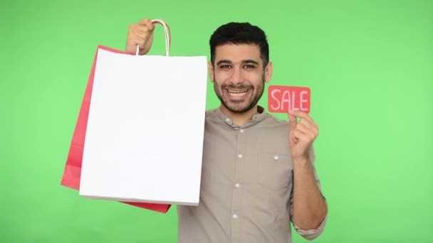 Verkauf Freudig Aufgeregter Männlicher Käufer Hemd Mit Einkaufstaschen Und Verkaufswort — Stockvideo