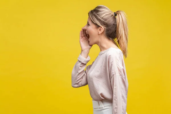 Profile side view of positive beautiful blonde woman with ponyta — Stock Fotó