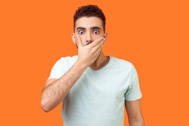 Söylemeyecegim. Korkmuş zorbanın portresi Ağız kıvıran zekanın