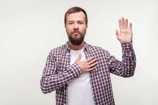 I swear! Portrait of responsible bearded man keeping hand on che — Stock Photo, Image