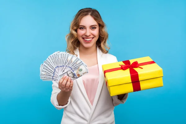 Holiday sales. Portrait of happy joyous woman smiling genuinely — Stok fotoğraf