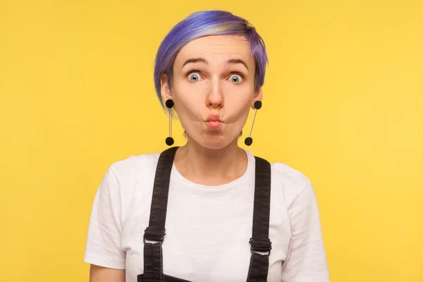 Portrait of amusing hipster girl making fish face with goofy com — 스톡 사진