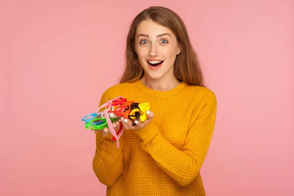 Optique et lunettes. Portrait de jeune charnière surprise excitée — Photo