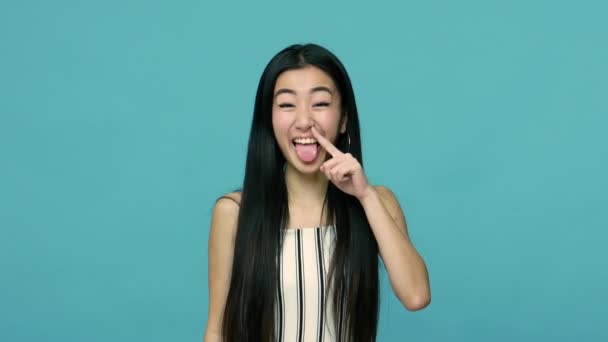 Funny Crazy Asian Woman Long Black Hair Showing Tongue Pulling — 비디오