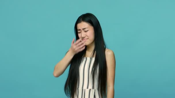 Nee Wil Niet Kijken Aziatische Vrouw Met Lang Zwart Haar — Stockvideo