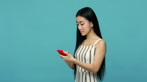 Surprised Mobile App Happy Asian Woman Long Hair Dress Scrolling — 비디오