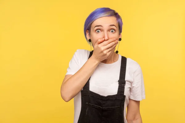 Portrait of scared terrified hipster girl covering mouth with ha — Stock Photo, Image
