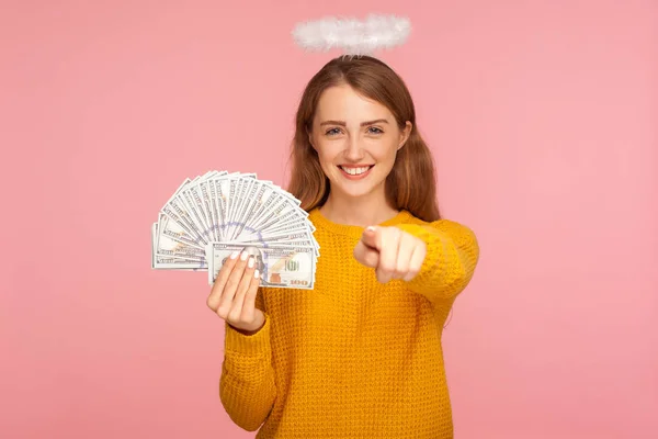 Hey you, make money! Portrait of positive angelic ginger girl wi — Stock Photo, Image