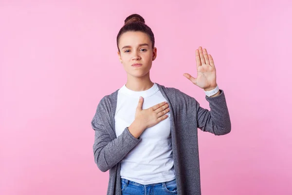 I swear. Portrait of serious honest teen girl holding hand on ch — Stock Photo, Image