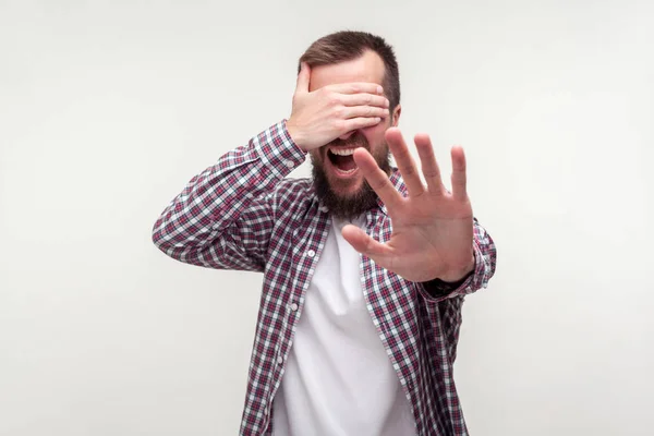 No, don't want to watch! Portrait of scared bearded man closing — Stock Photo, Image
