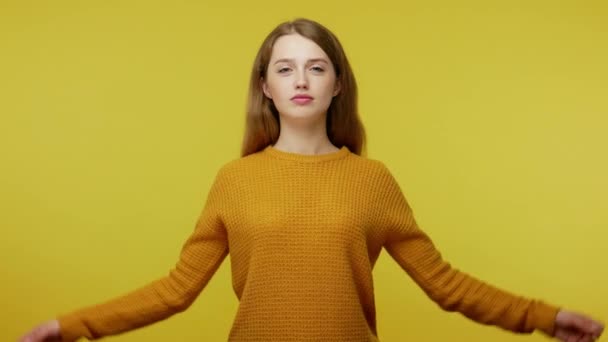 Yoga Consciente Harmonia Menina Pacífica Bonito Pulôver Fazendo Gesto Mudra — Vídeo de Stock