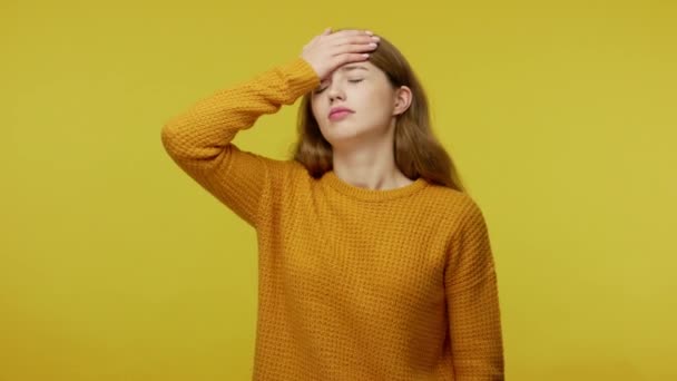 Fault Depressed Frustrated Girl Casual Outfit Slapping Hand Forehead Gesturing — Stok video