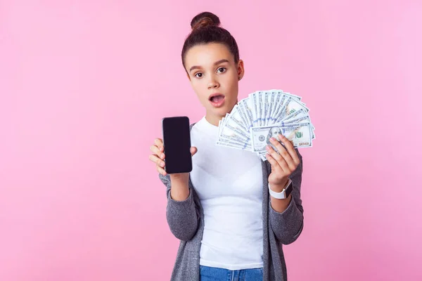 Online money transfer! Portrait of amazed brunette teen girl sho — 스톡 사진