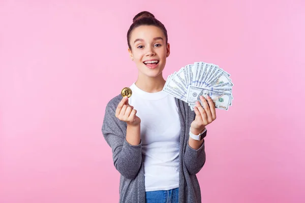 Cryptocurrency. Portrait of joyful brunette teenage girl holding — Stock Photo, Image