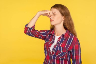 İğrenç bir koku! Çeçenistan 'daki mutsuz kızıl kızın portresi