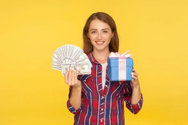 Present and money bonuses. Portrait of beautiful happy ginger gi — Stock Photo, Image