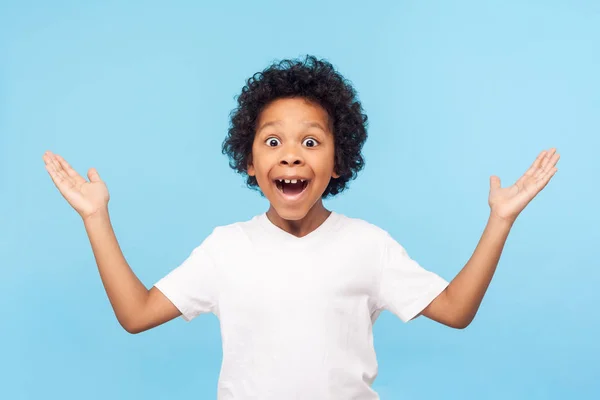 ¡De ninguna manera, no puedo creerlo! Retrato de divertido niño preescolar sorprendido —  Fotos de Stock