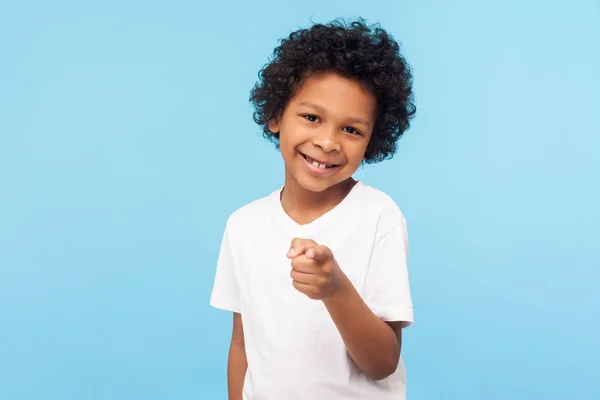 Hey you! Portrait of cheerful funny little boy with curly hair p — 스톡 사진