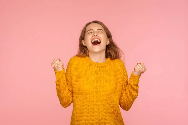 Portrait of delighted joyful ginger girl in sweater standing wit — 스톡 사진