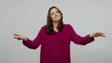 Come and give me hug. Happy brunette woman with sarcastic smile spreading hands, gesturing take for free