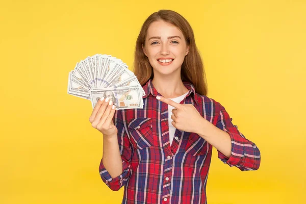 Look at my income! Portrait of delighted girl in checkered shirt — ストック写真