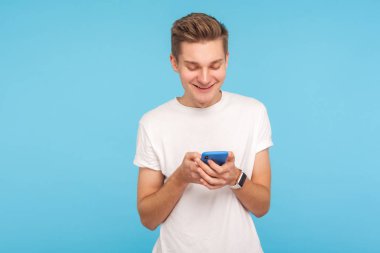 Portrait of happy man in white t-shirt using cellphone with chee