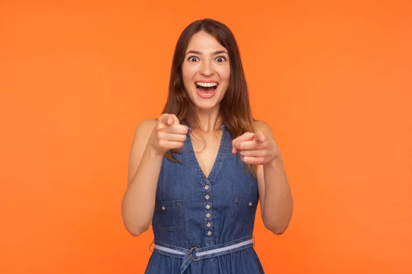 Wow, hey you! Amazed smiling beautiful brunette woman in denim d — Stock Photo, Image