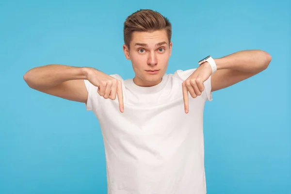 Come to me here now! Portrait of bossy man in white t-shirt poin — Stok fotoğraf