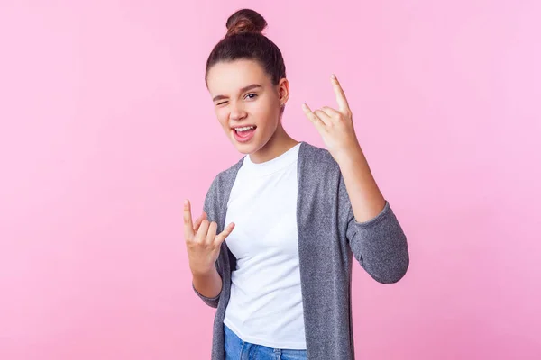 Yeah it's cool trendy! Portrait of excited brunette teenage girl — Stockfoto