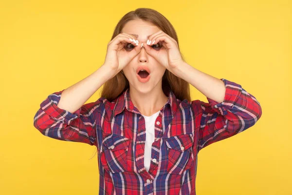 Portrait of surprised curious ginger girl in checkered shirt loo — Stock Photo, Image