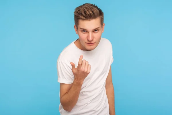 Come to me! Portrait of handsome man in casual white t-shirt mak — Stok fotoğraf