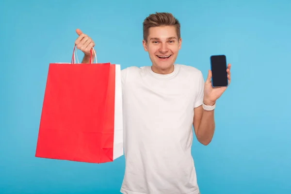 Mobile app for online shopping. Joyful happy man in casual white — Stok fotoğraf