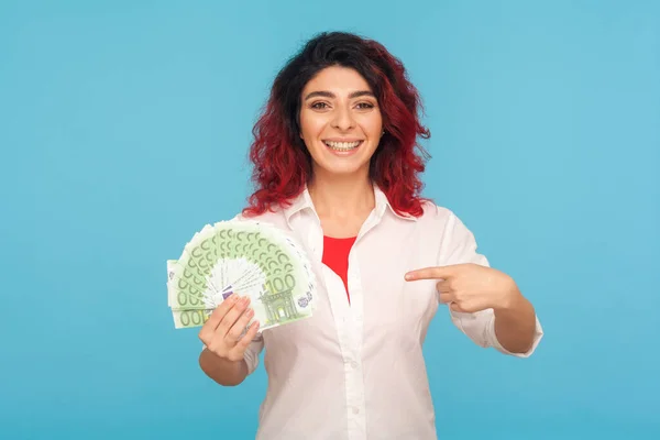 Olhe Para Meu Grande Lucro Startup Sucesso Retrato Mulher Sorridente — Fotografia de Stock