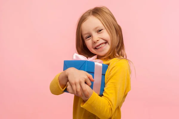 Best Present Delighted Charming Little Girl Embracing Gift Box Smiling — Stock Photo, Image