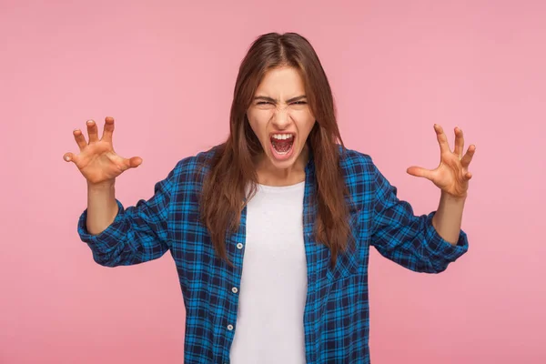 Retrato Chica Enfurecida Camisa Cuadros Con Mueca Loca Furiosa Levantando — Foto de Stock