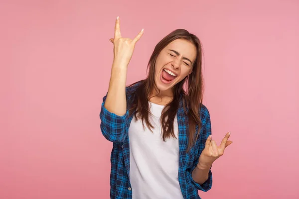 Retrato Una Entusiasta Chica Muy Alegre Con Camisa Cuadros Mostrando — Foto de Stock