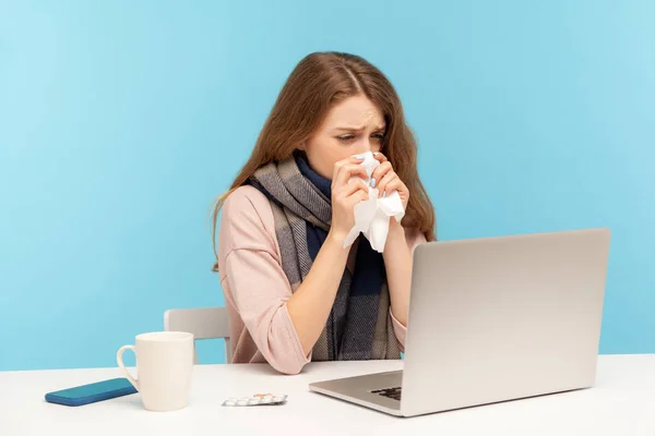 Female Office Manager Sneezing Coughing Tissue Feeling Unwell While Sitting — Stock Photo, Image