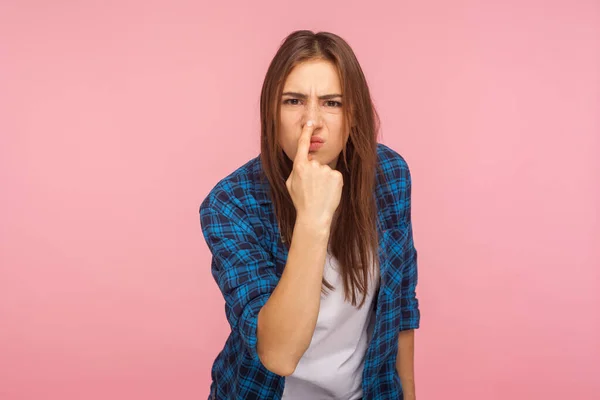 Não Mintas Retrato Menina Camisa Xadrez Olhando Com Olhar Suspeito — Fotografia de Stock